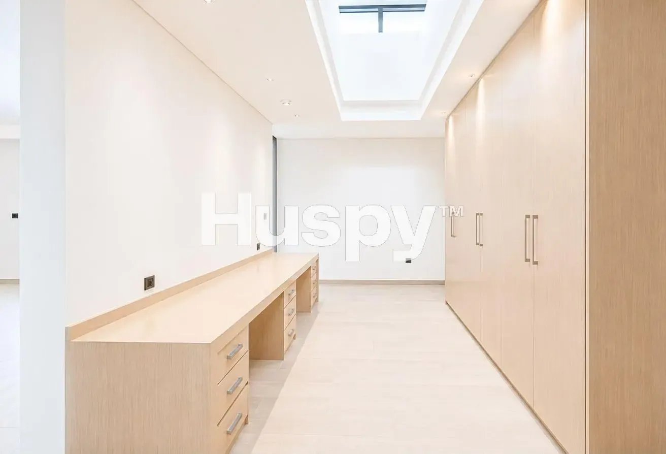 Vacant | Large Layout | Private Pool