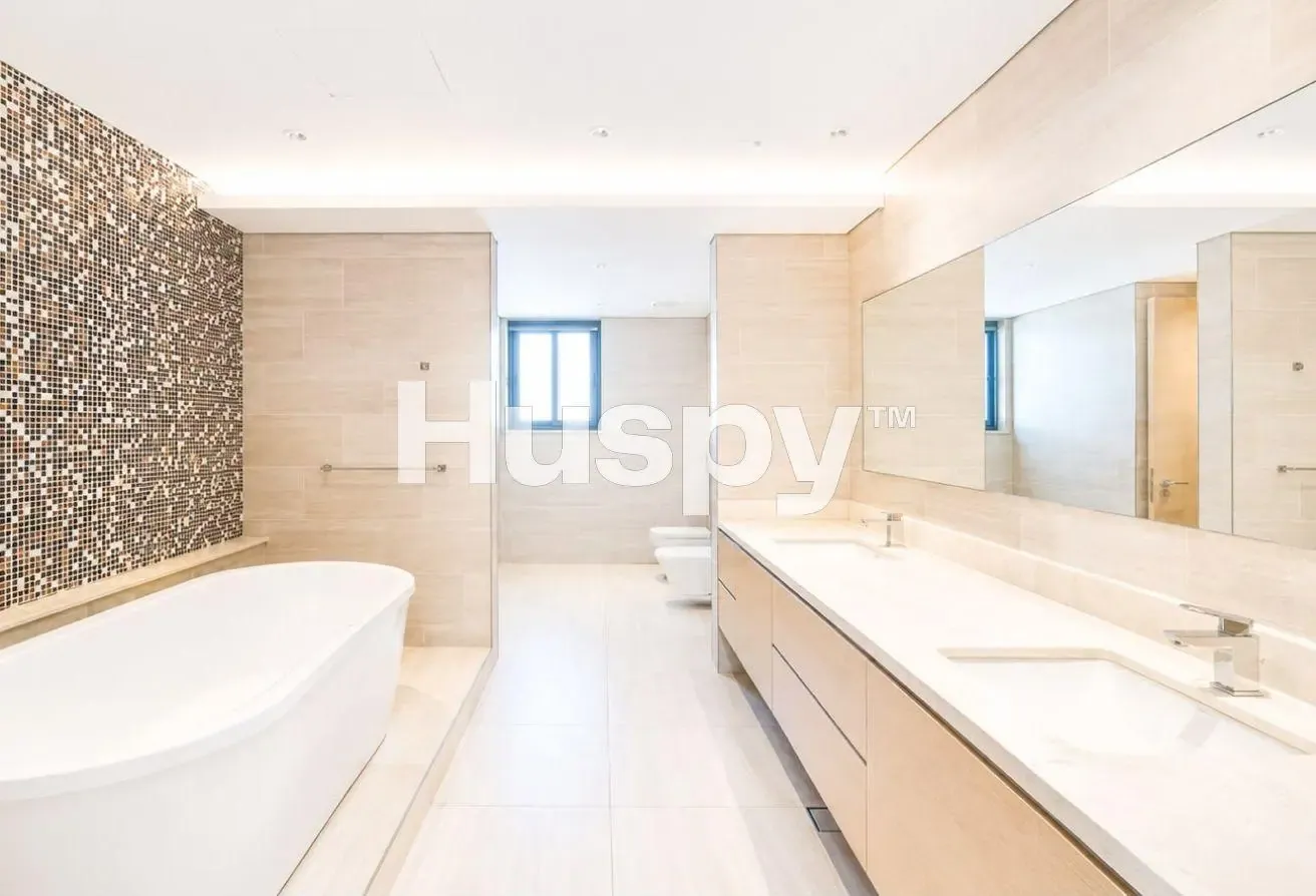 Vacant | Large Layout | Private Pool