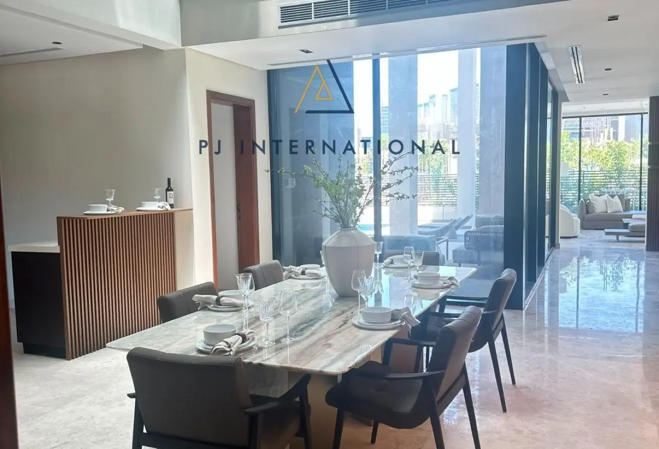 SINGLE ROW | BURJ VIEWS | ROOFTOP ACCESS