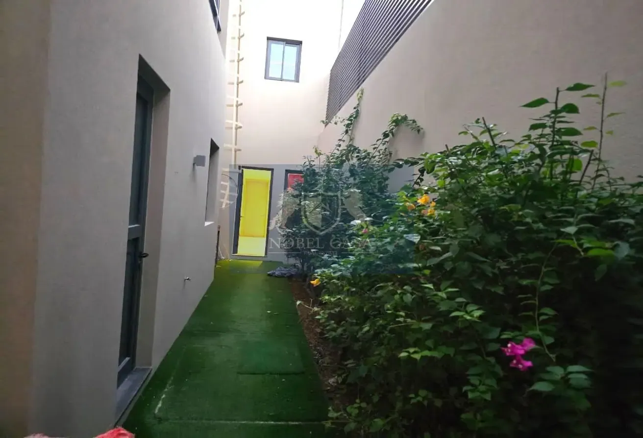 Luxurious | Large Layout | Vacant Now