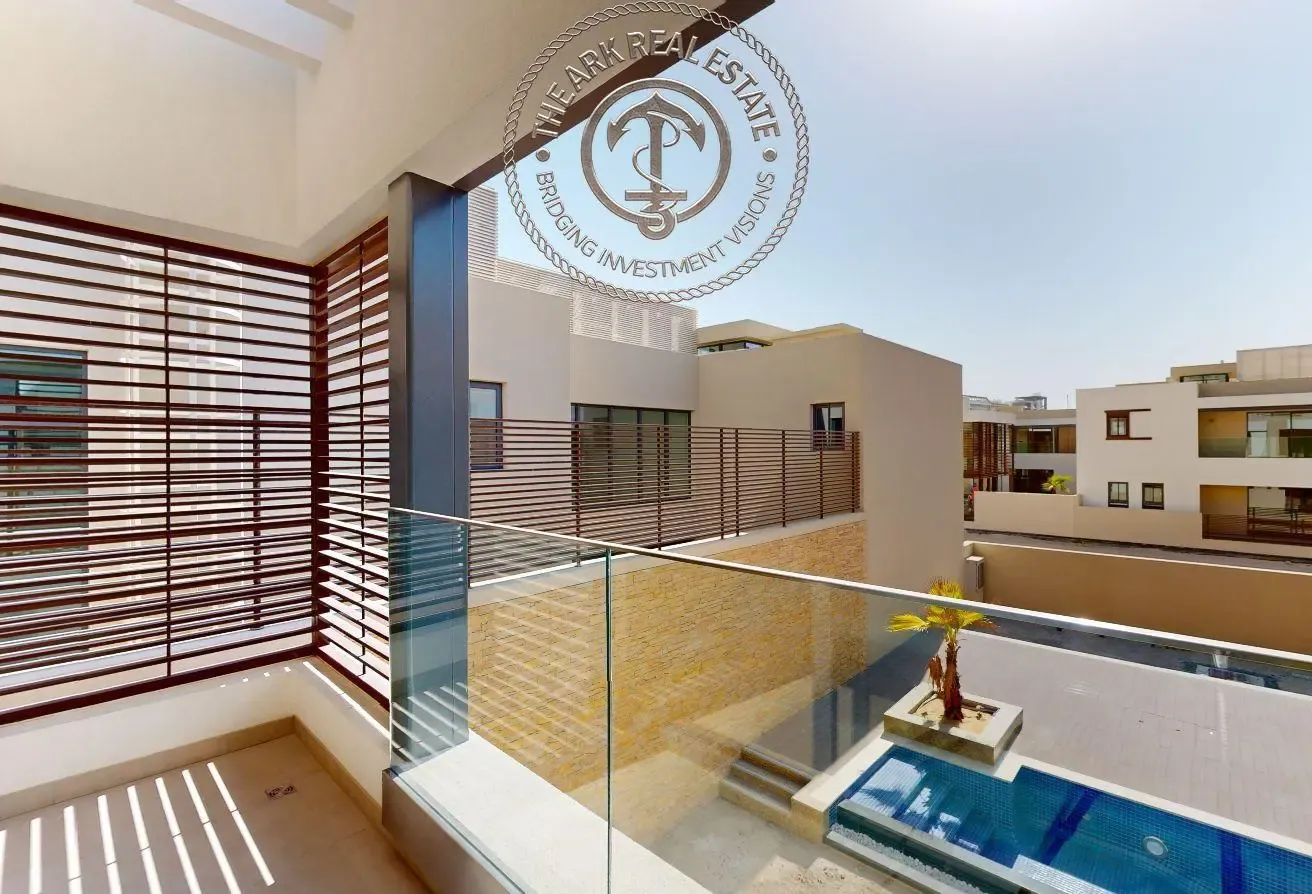 Waterfront 5BR Villa | Near Downtown Dubai