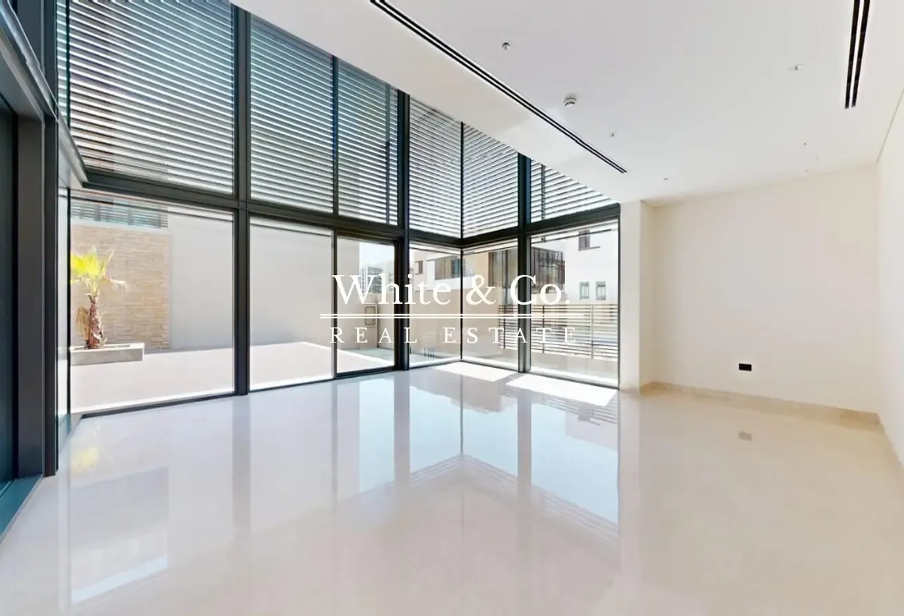Fully Landscaped | Pool | Vacant 5 Bedroom