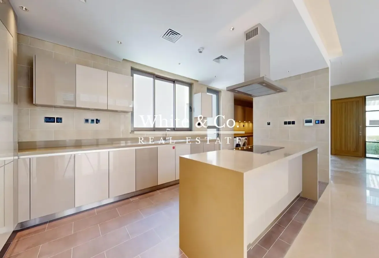 Fully Landscaped | Pool | Vacant 5 Bedroom