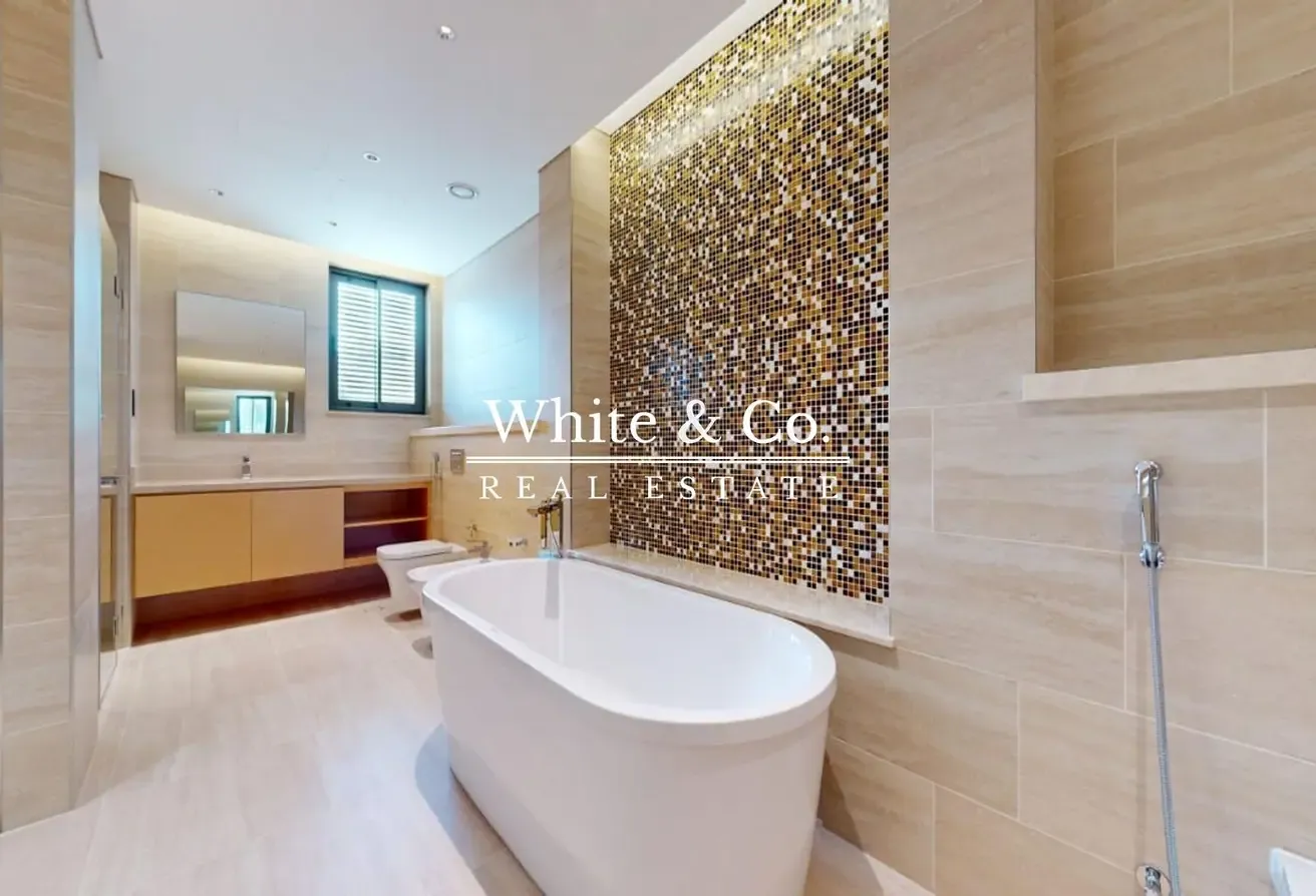 Fully Landscaped | Pool | Vacant 5 Bedroom