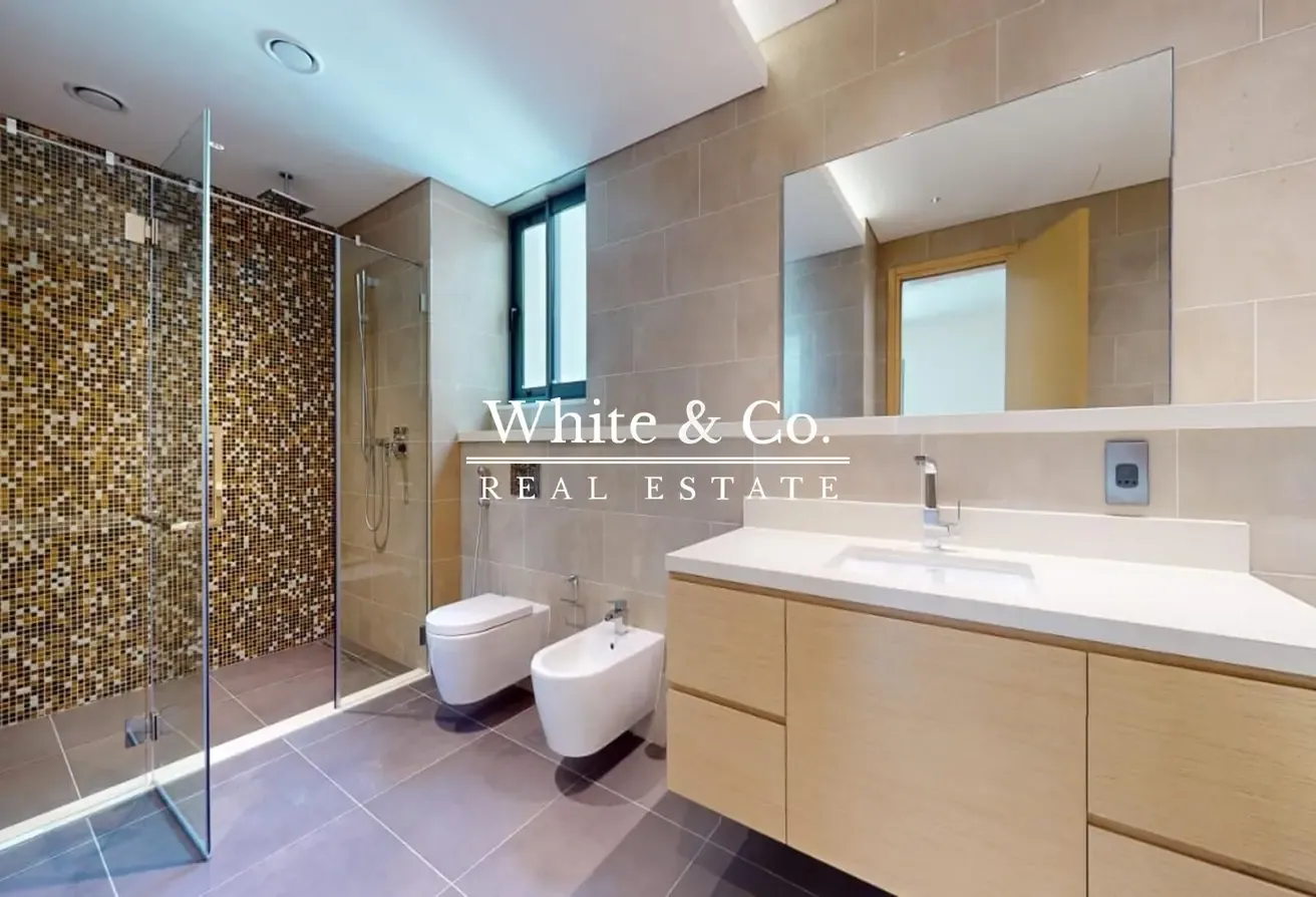 Fully Landscaped | Pool | Vacant 5 Bedroom
