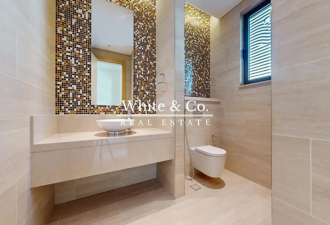 Fully Landscaped | Pool | Vacant 5 Bedroom
