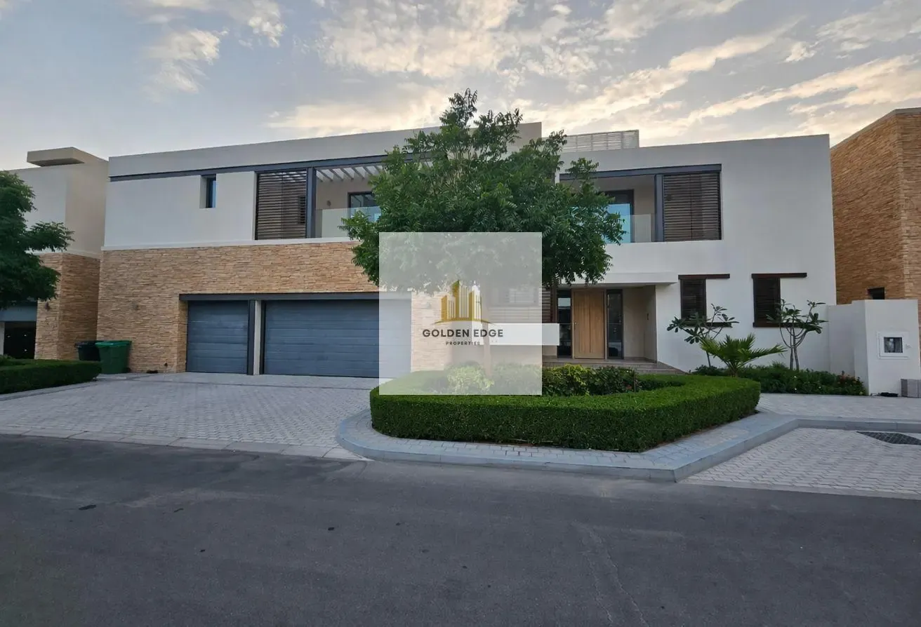 PRIVATE POOL | PRIME LOCATION | BRIGHT UNIT |