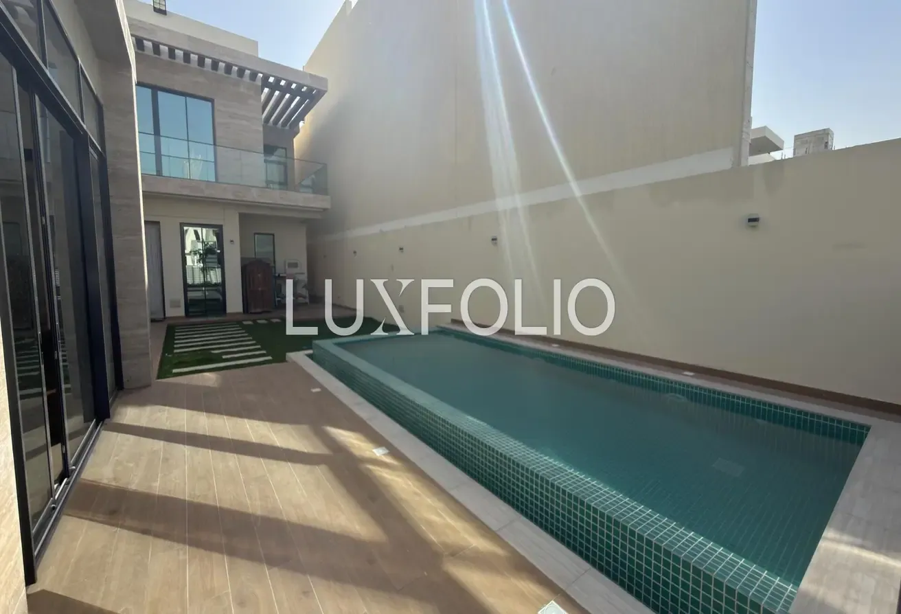 Large Layout | Vacant | Private Pool