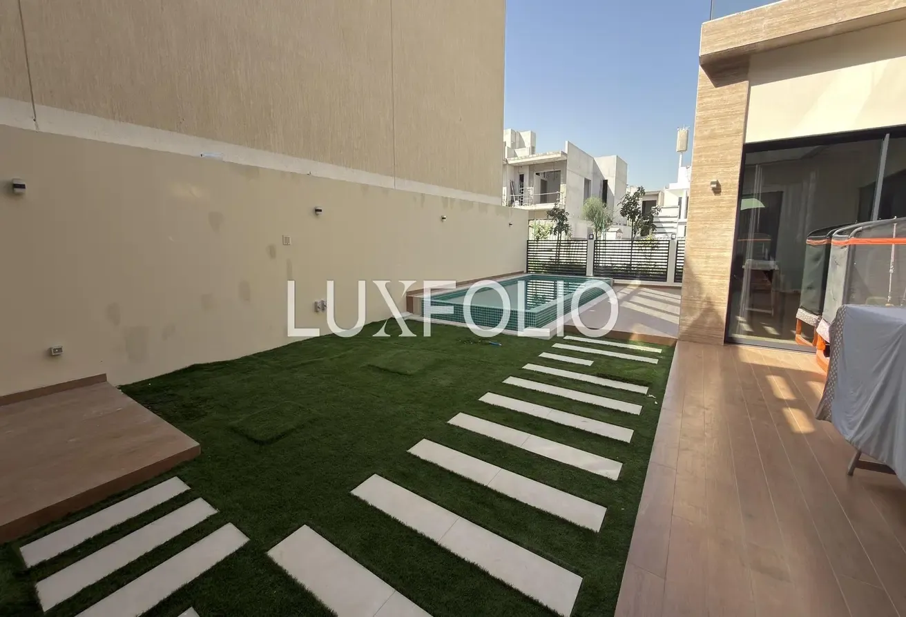 Large Layout | Vacant | Private Pool