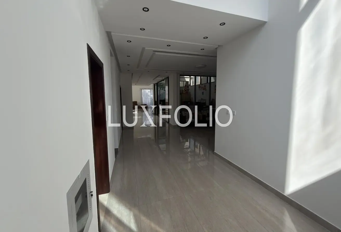 Large Layout | Vacant | Private Pool