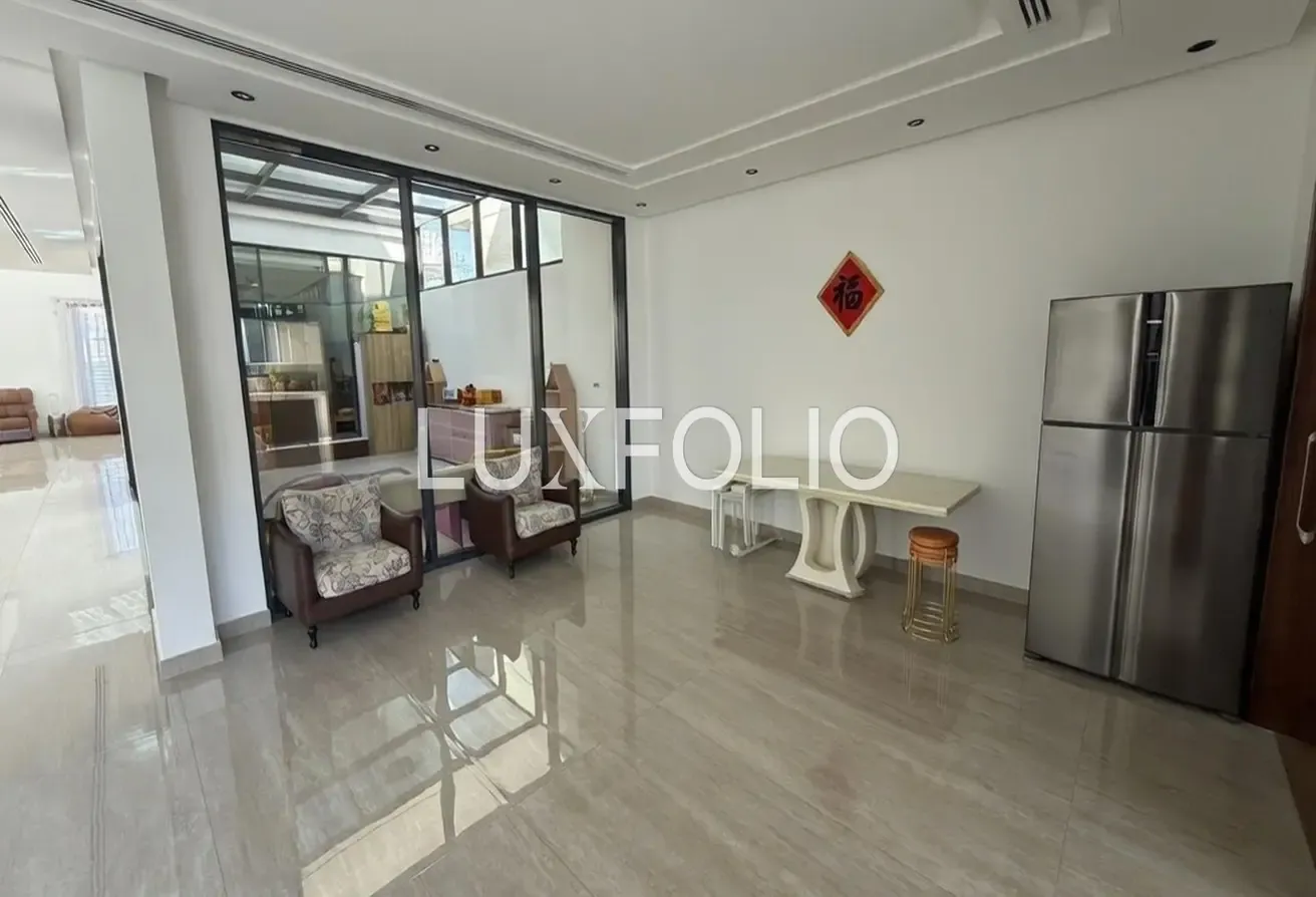 Large Layout | Vacant | Private Pool