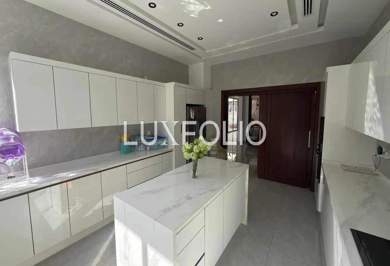 Large Layout | Vacant | Private Pool