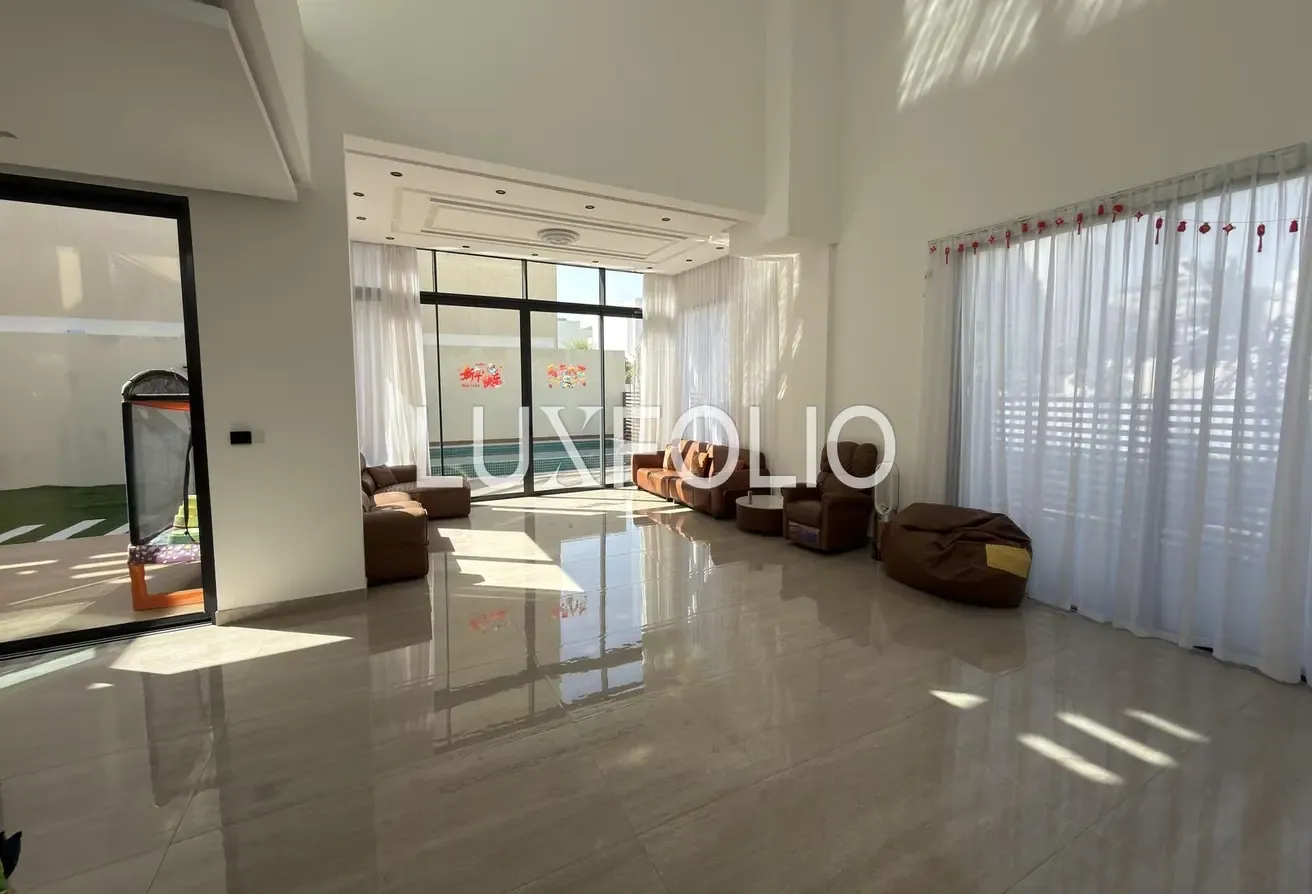Large Layout | Vacant | Private Pool