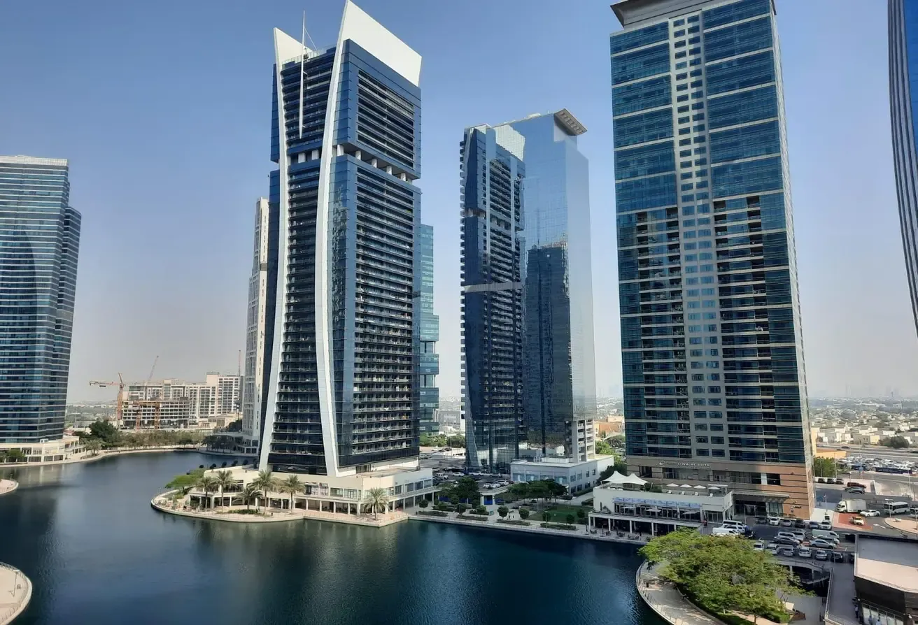 Luxurious 2 Bedroom + Maids Meadows View