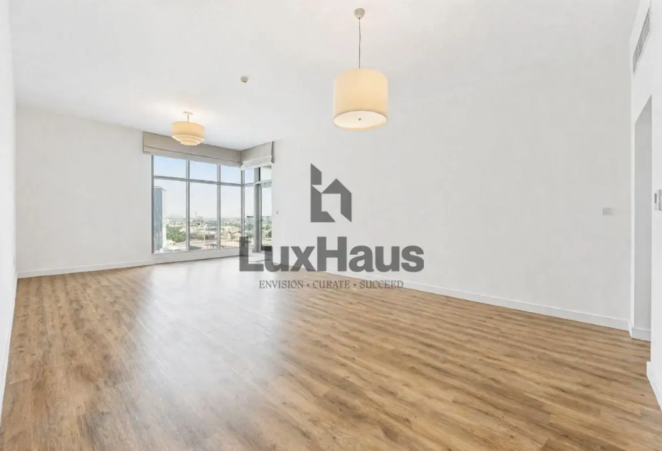 2bed+Maids| Upgraded Floor| Chiller free| Vacant