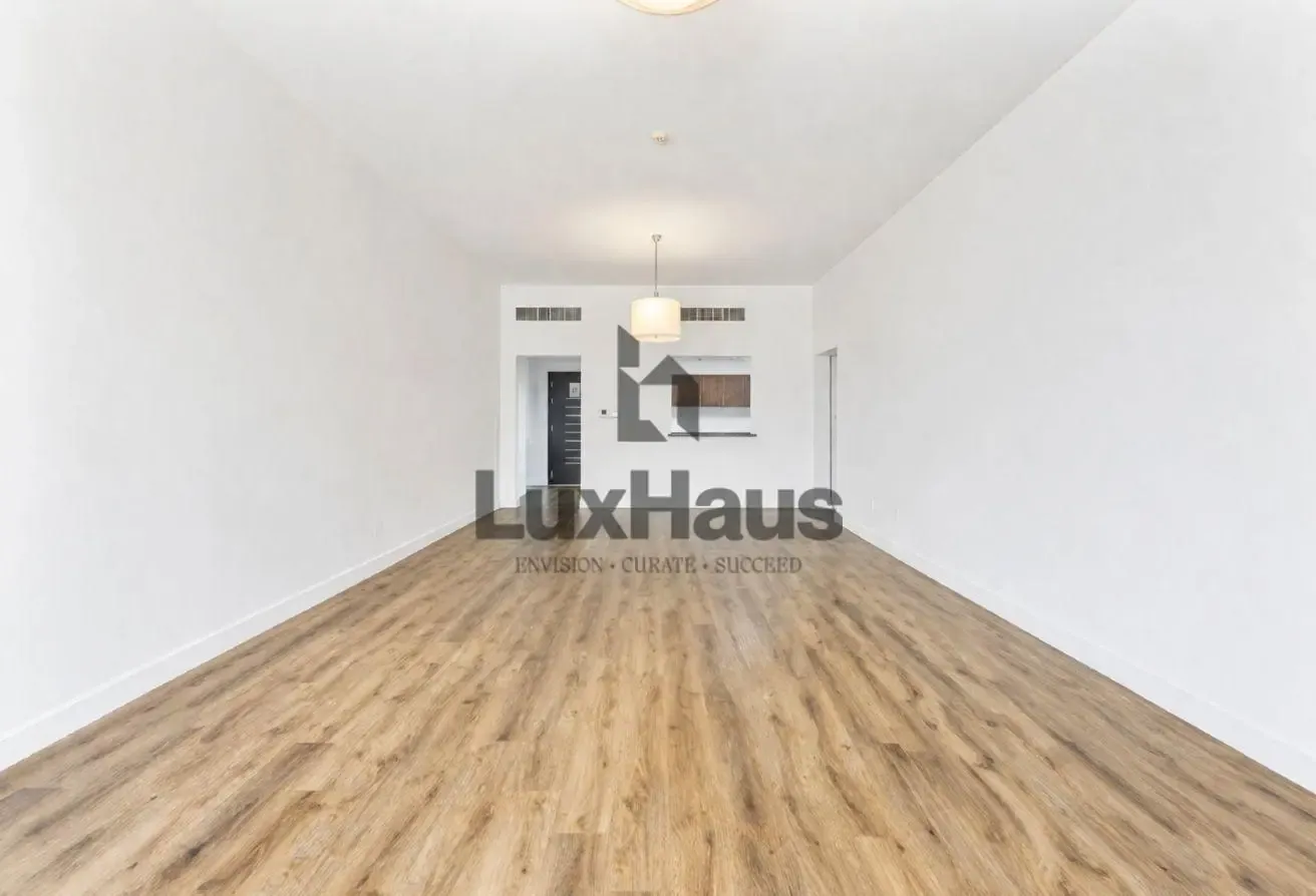 2bed+Maids| Upgraded Floor| Chiller free| Vacant