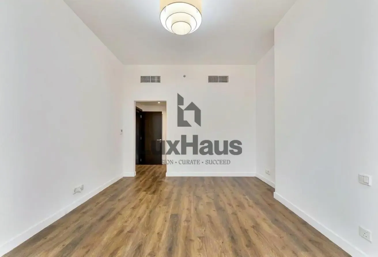 2bed+Maids| Upgraded Floor| Chiller free| Vacant