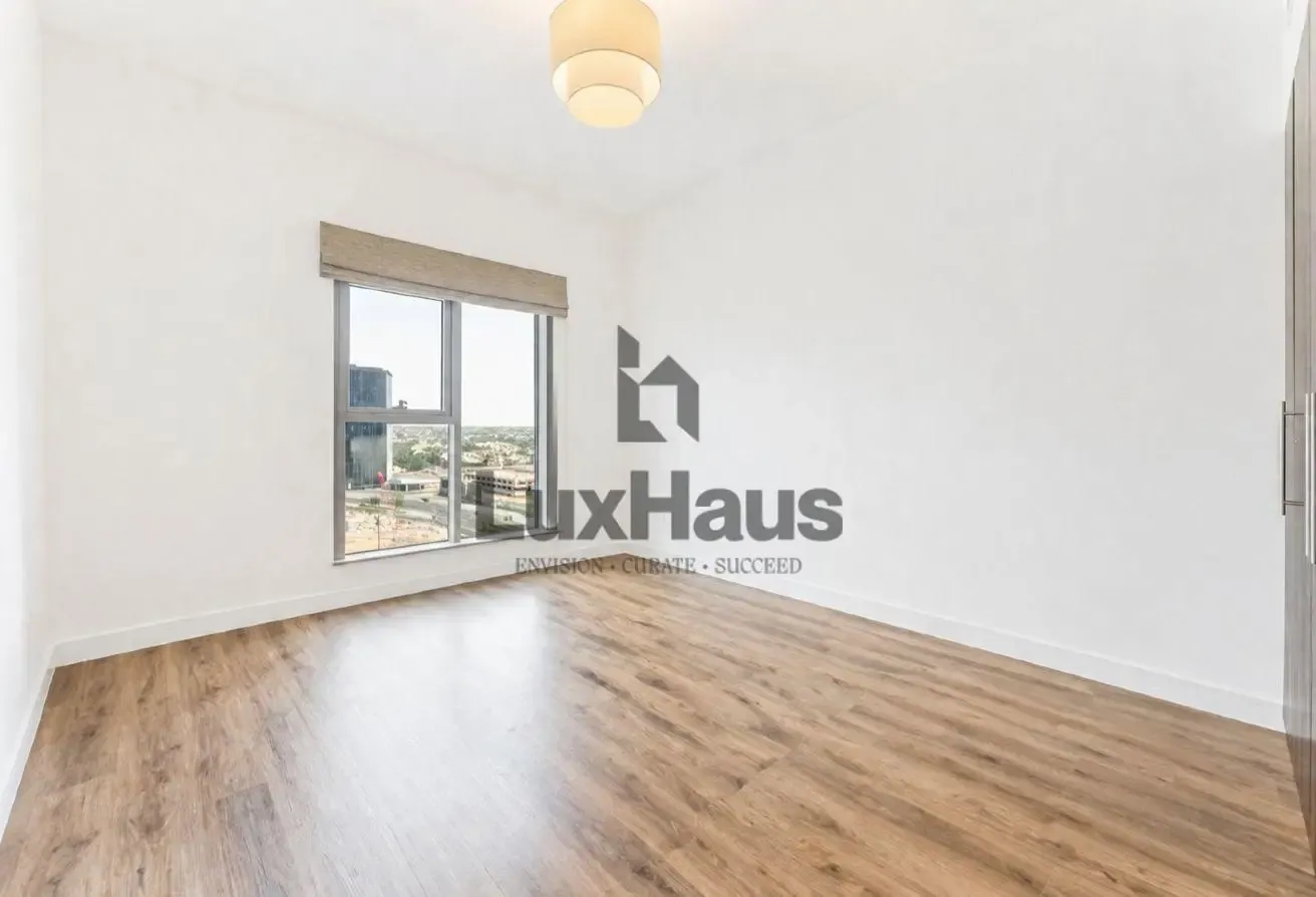 2bed+Maids| Upgraded Floor| Chiller free| Vacant