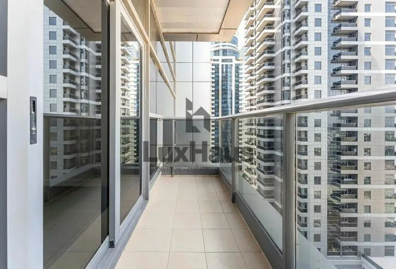 2bed+Maids| Upgraded Floor| Chiller free| Vacant