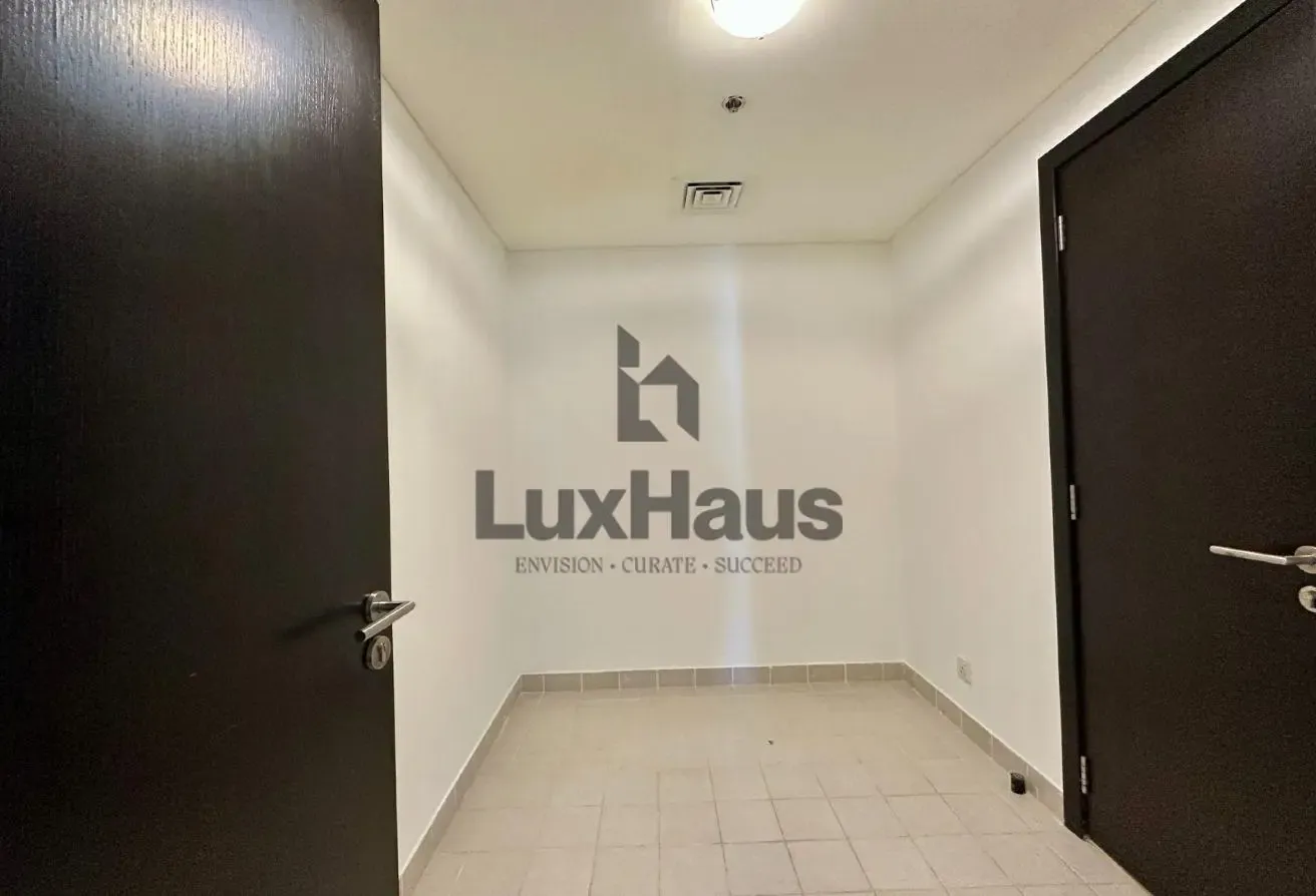 2bed+Maids| Upgraded Floor| Chiller free| Vacant