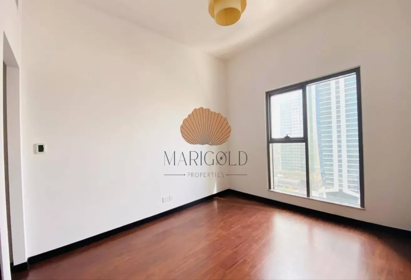 SPACIOUS I BEAUTIFUL VIEWS I AVAILABLE NOW