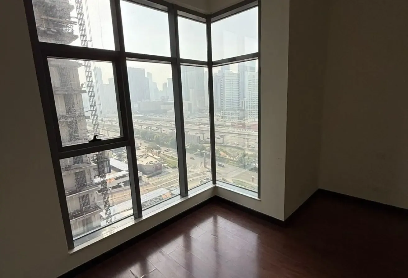 SEMI FURNISHED | NEAR THE METRO | MID-FLOOR