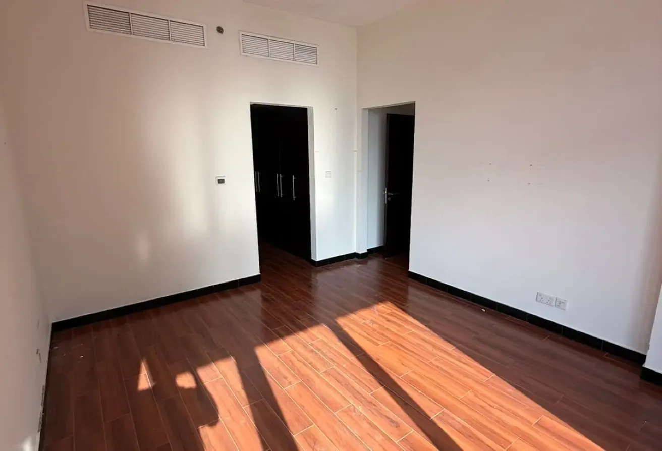 SEMI FURNISHED | NEAR THE METRO | MID-FLOOR