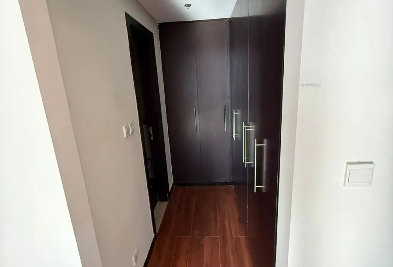 SEMI FURNISHED | NEAR THE METRO | MID-FLOOR