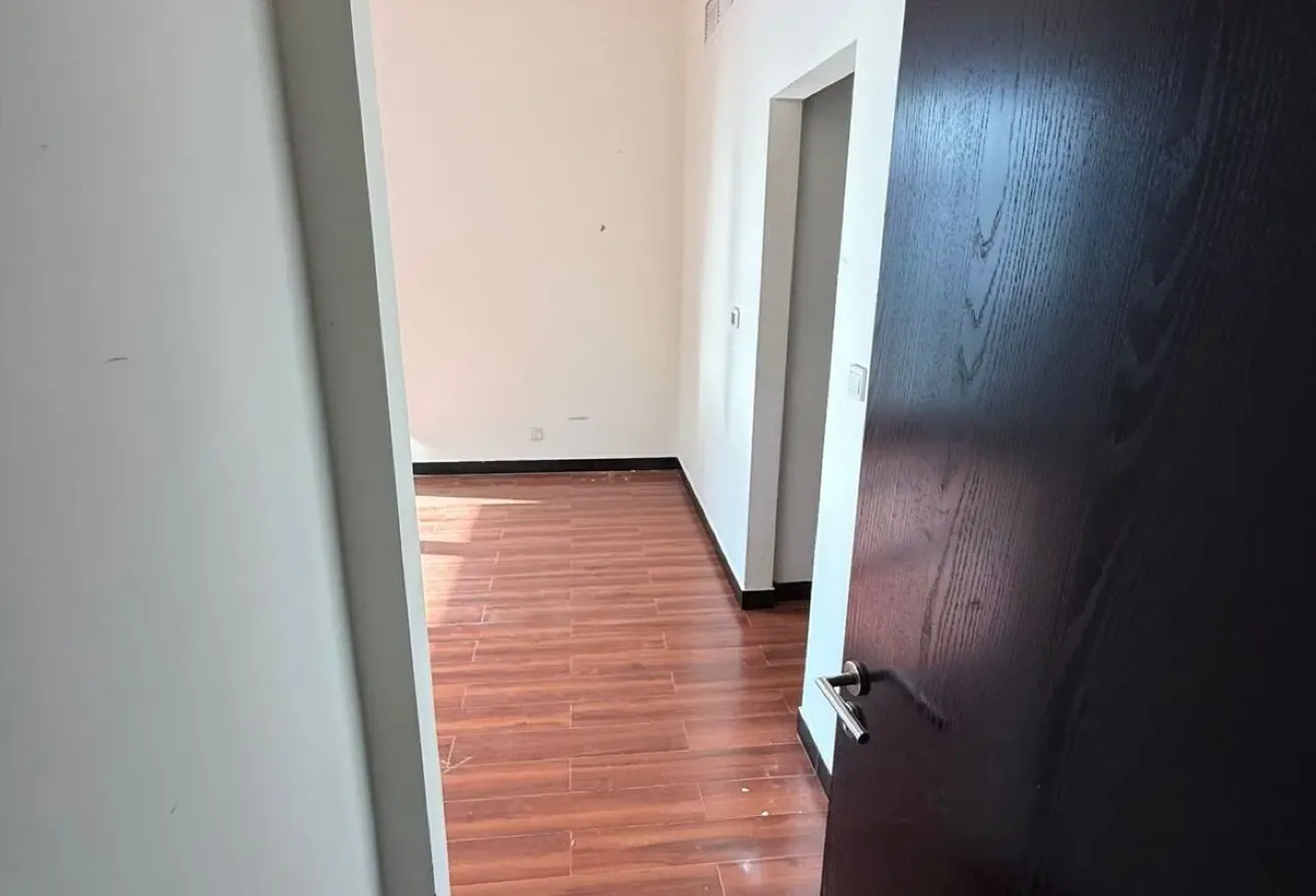 SEMI FURNISHED | NEAR THE METRO | MID-FLOOR