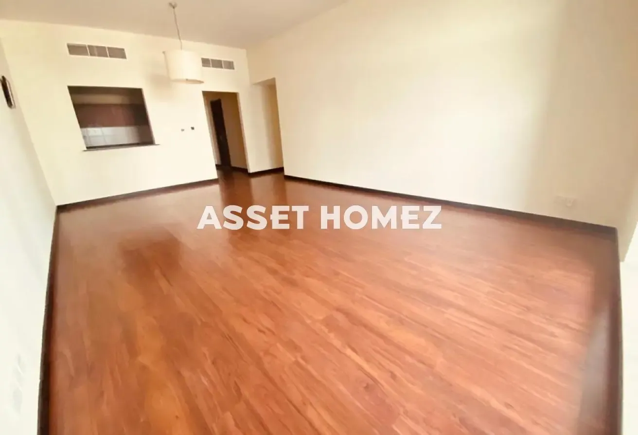 Mid Floor | Chiller Free | Next to Metro