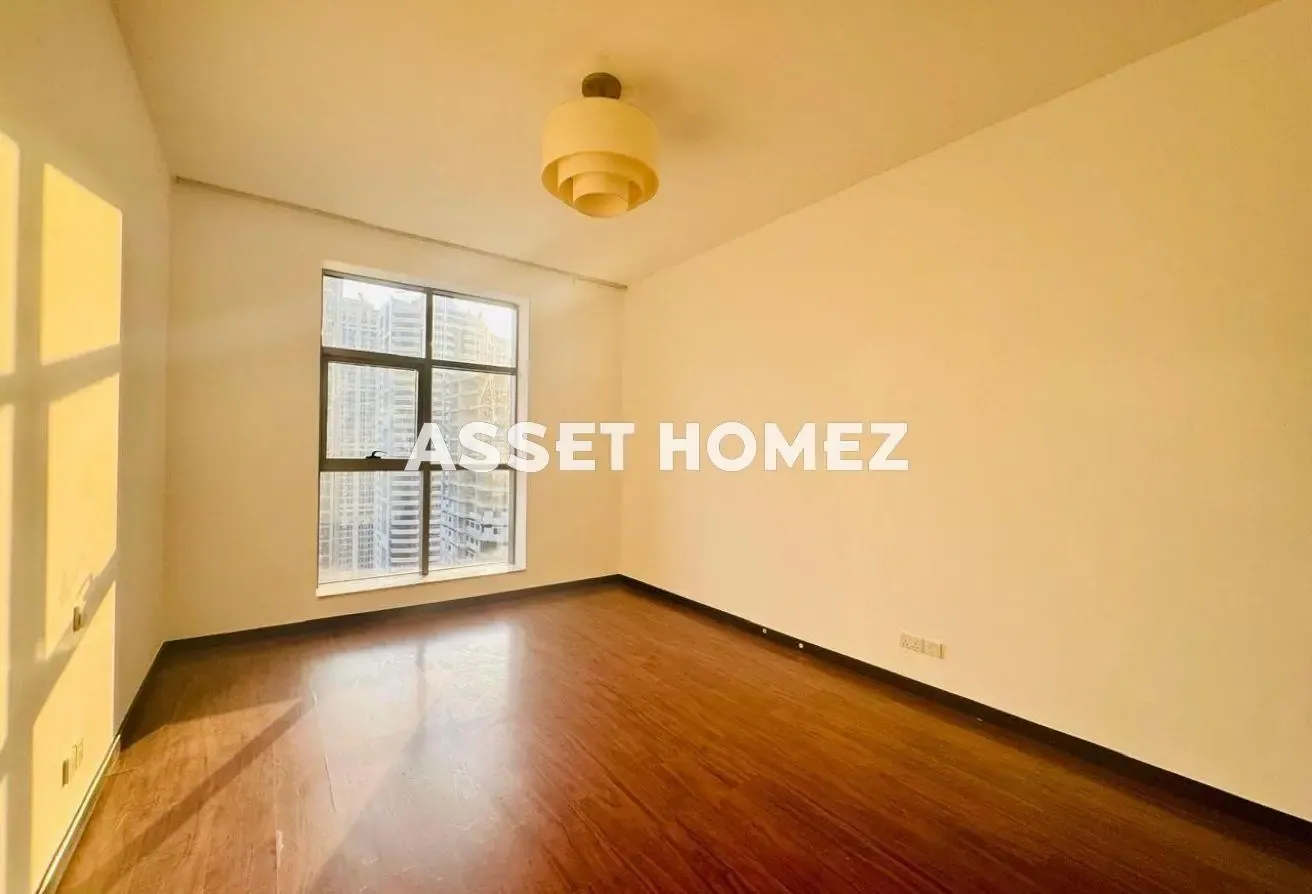 Mid Floor | Chiller Free | Next to Metro