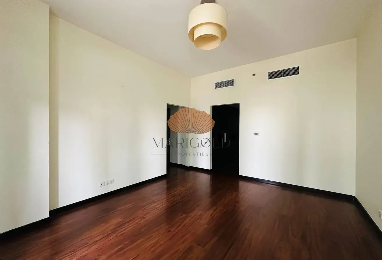 CHILLER FREE | SPACIOUS | NEAR TO METRO