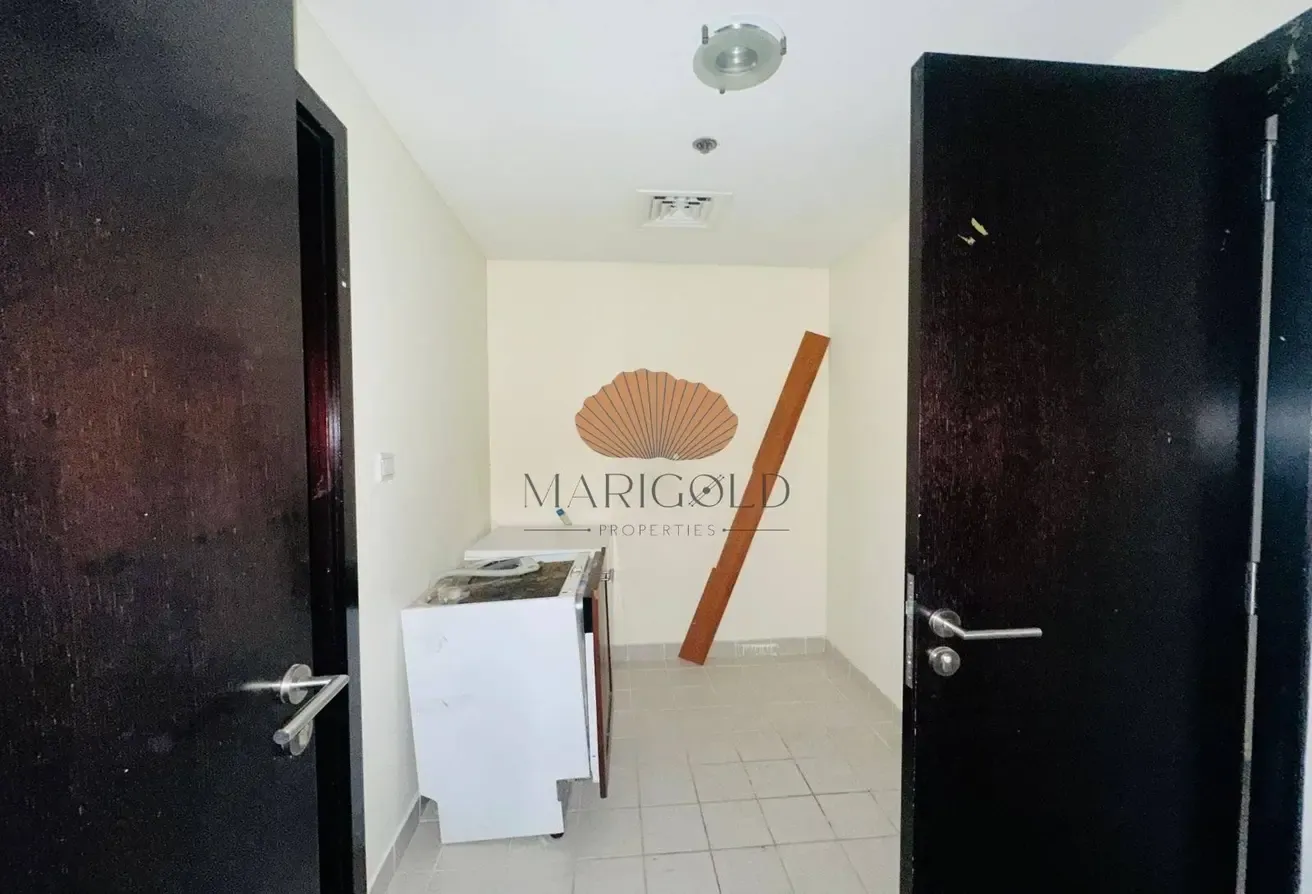 CHILLER FREE | SPACIOUS | NEAR TO METRO