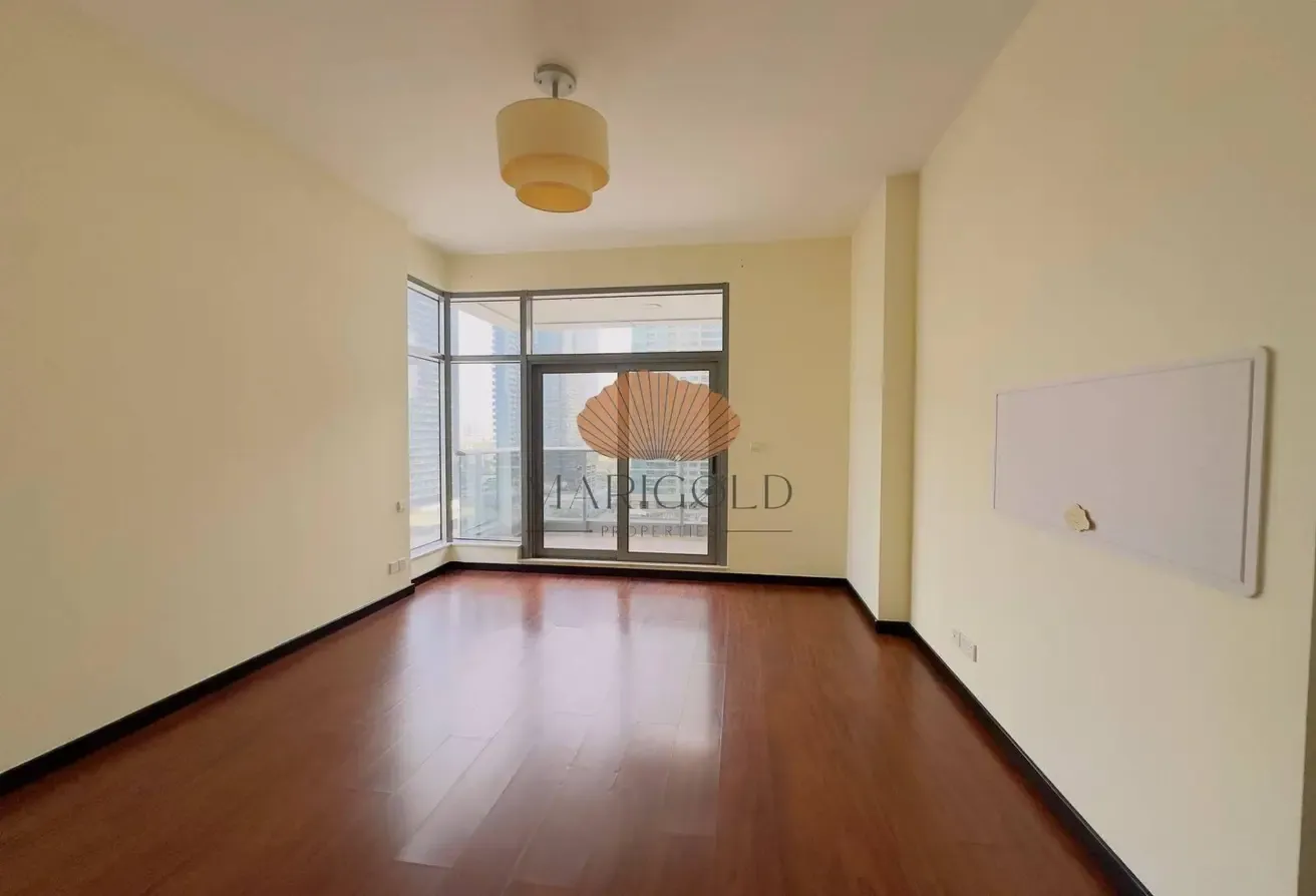 CHILLER FREE | SPACIOUS | NEAR TO METRO