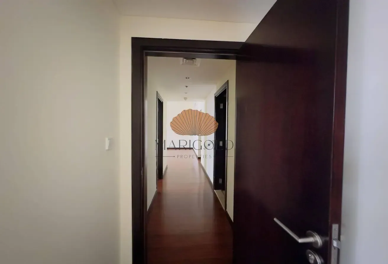 CHILLER FREE | SPACIOUS | NEAR TO METRO