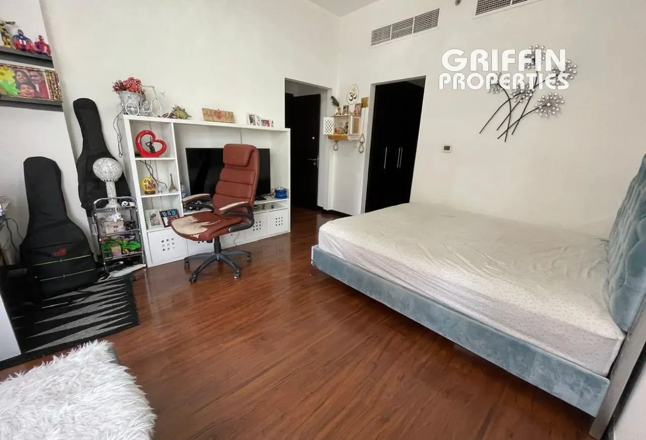 2BHK| MAID | HIGH END | TRANQUILE VIEW| DEMANDING