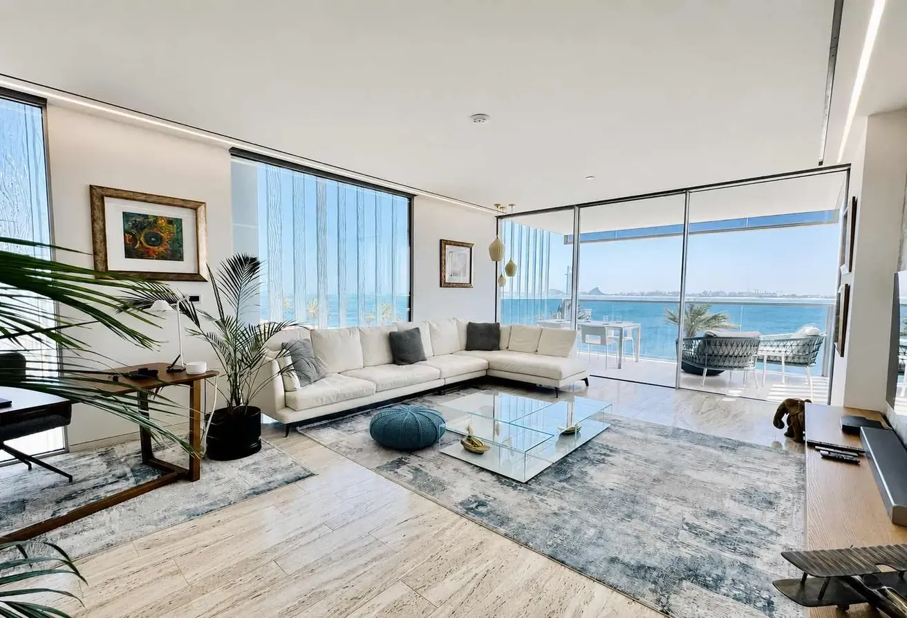 Palm Jumeirah Luxury Apt w/Burj Al Arab Views
