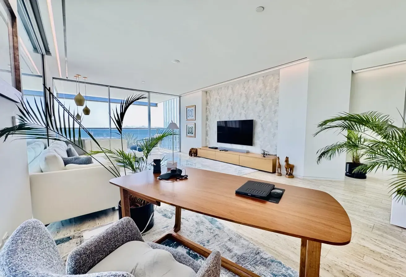 Palm Jumeirah Luxury Apt w/Burj Al Arab Views
