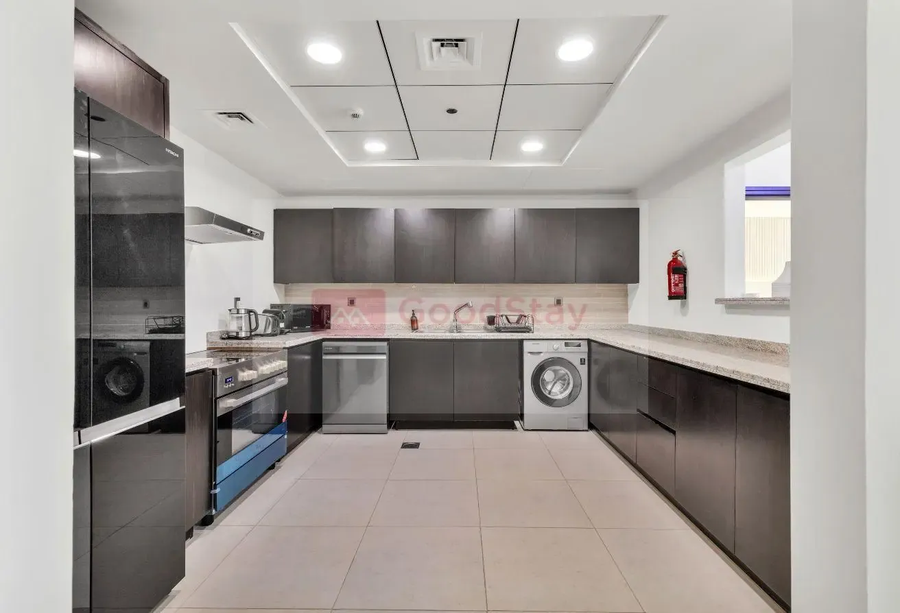 Stylish New 2BR w/Balcony, Pool&Beach Access