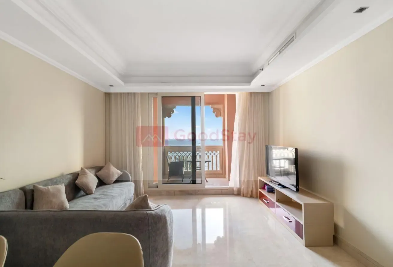 Spacious 2BR Seaview Balcony, Private beach&pool