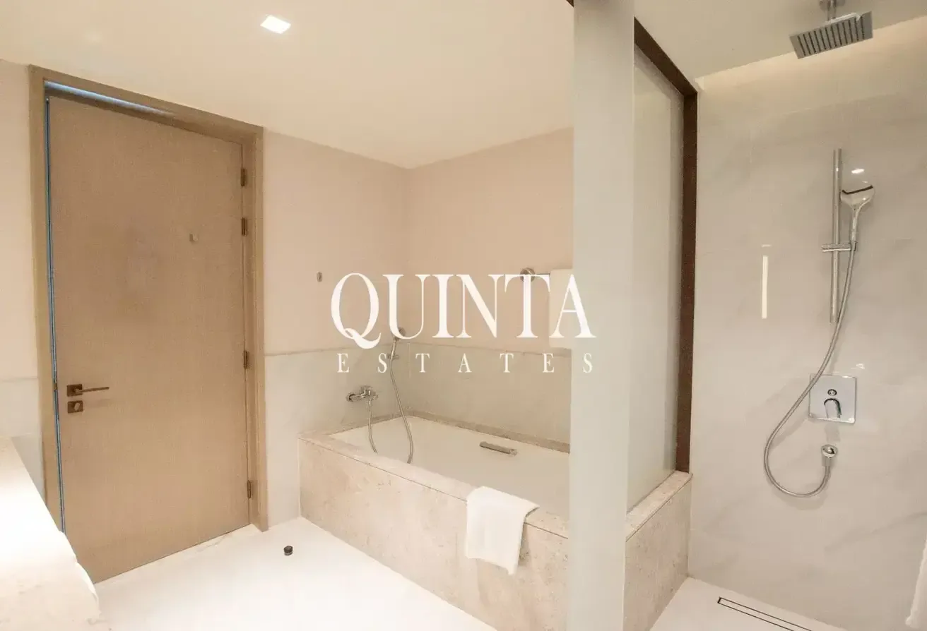 Stunning Unit | Vibrant Community | Available 20th June