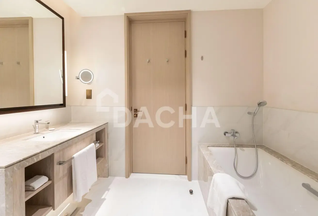 Low Floor | Vacant | Community view