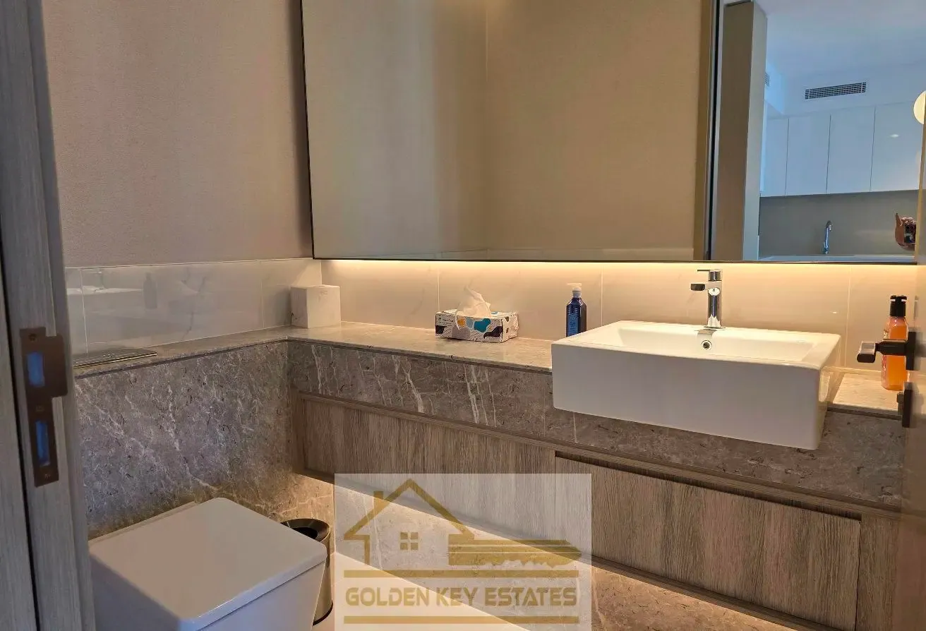 Stunning Creek Views - Large Layout - Furnished