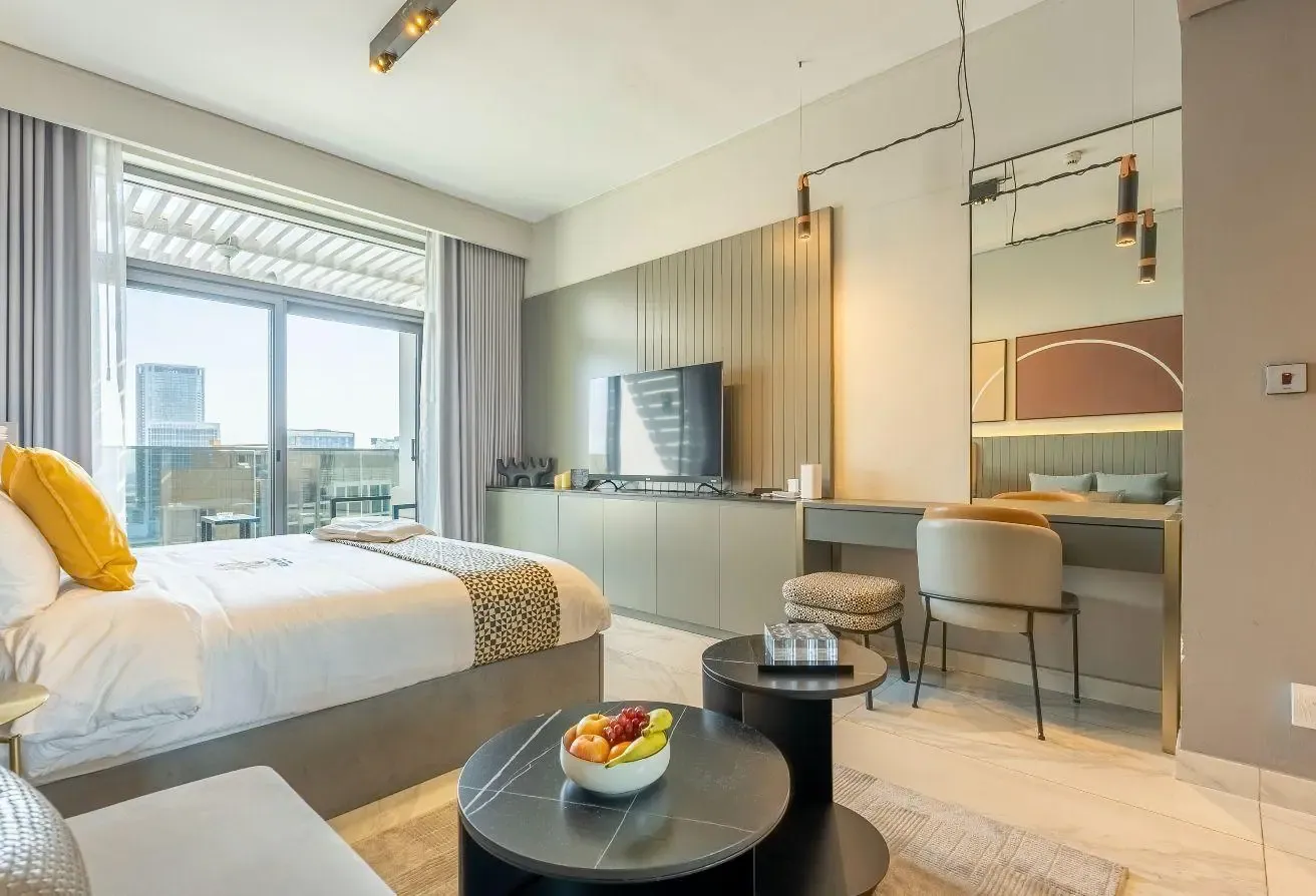 Mag 318 Studio | High Floor | Bright Canal View