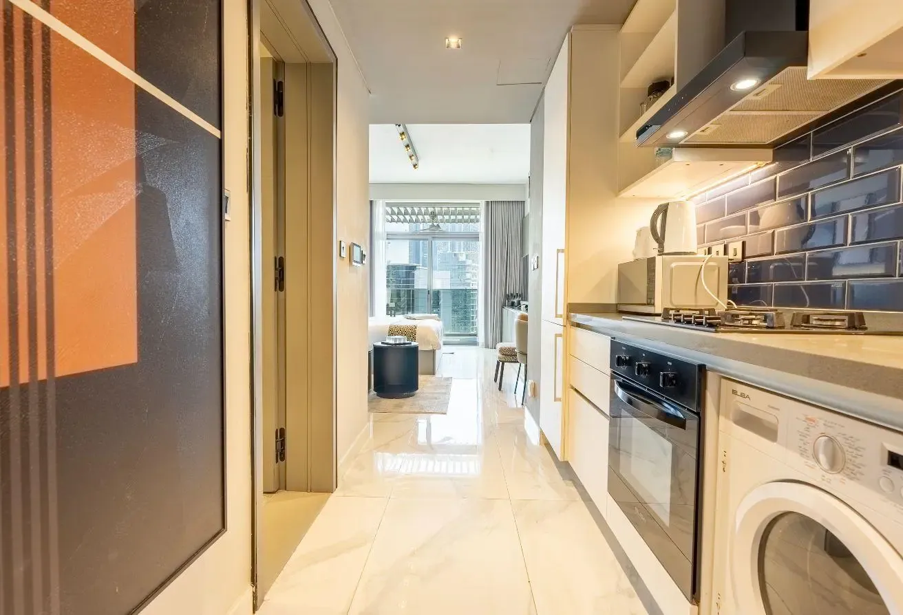 Mag 318 Studio | High Floor | Bright Canal View