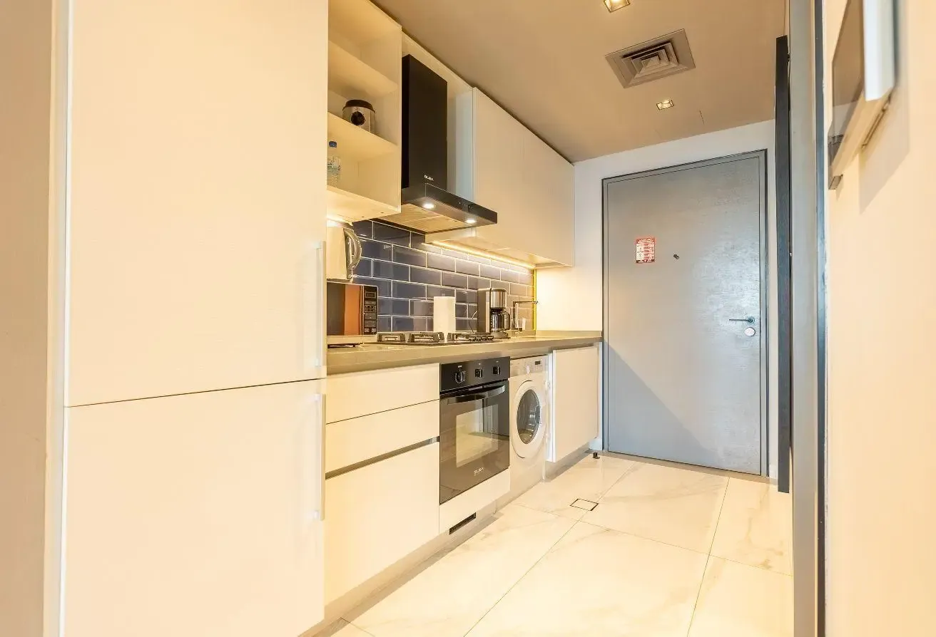Mag 318 Studio | High Floor | Bright Canal View