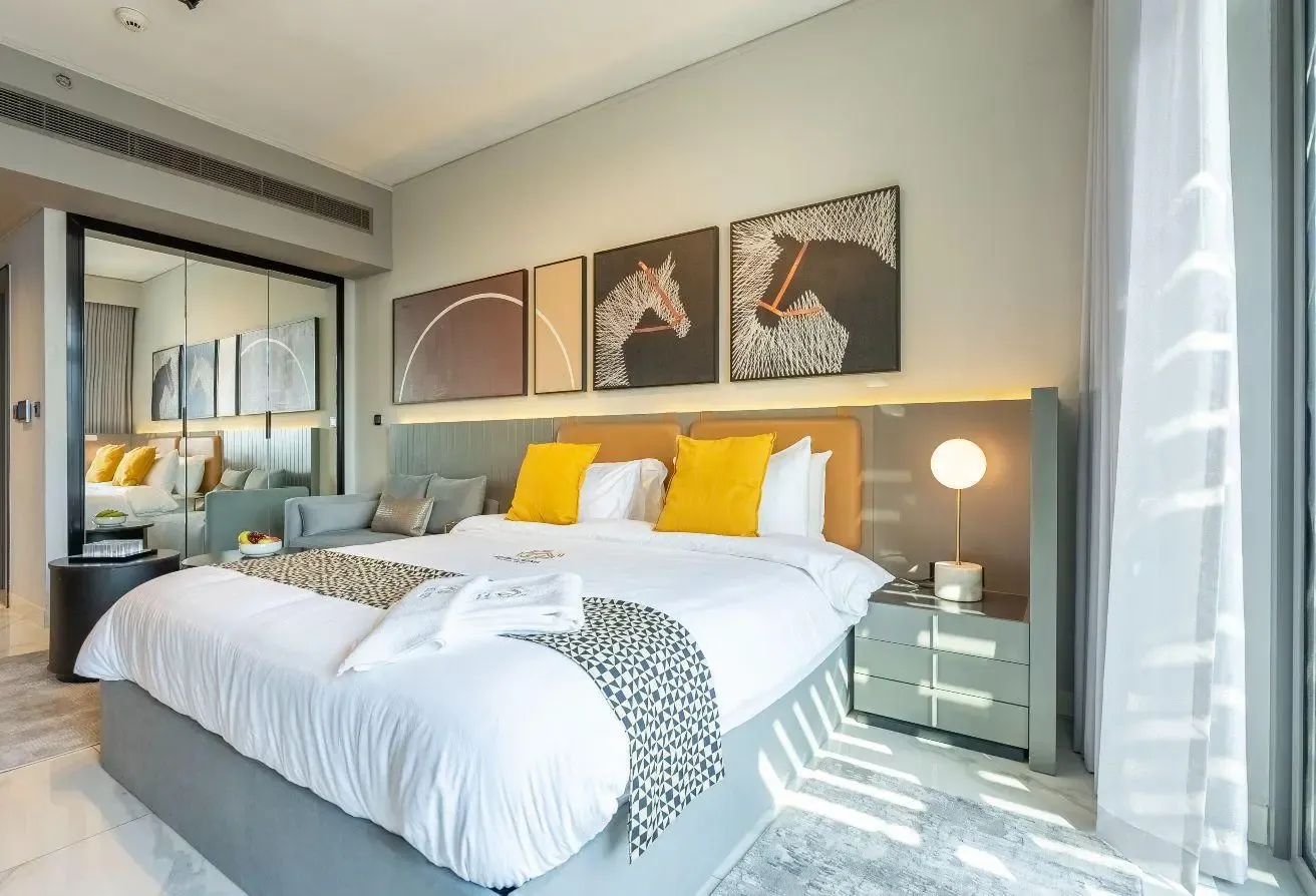 Mag 318 Studio | High Floor | Bright Canal View