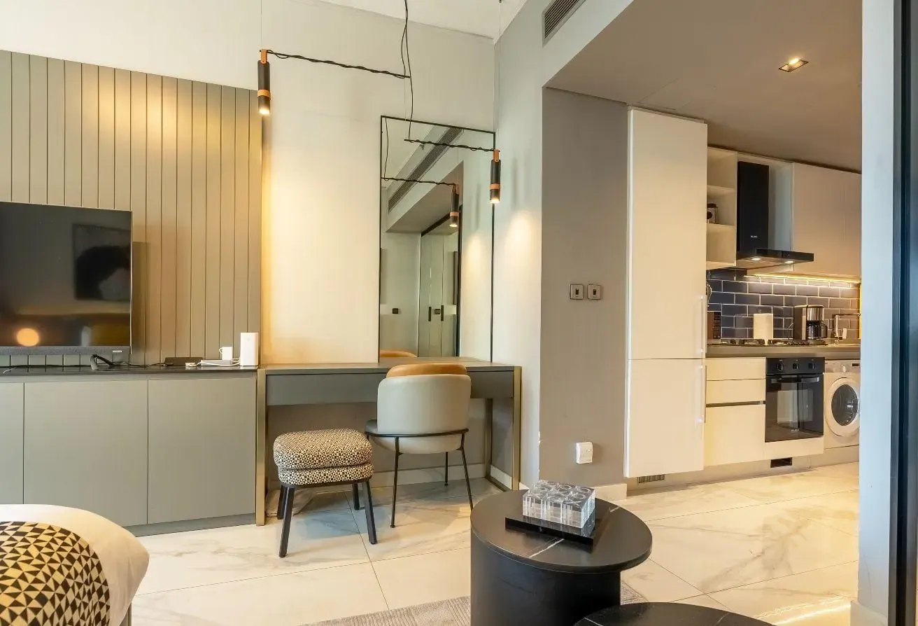 Mag 318 Studio | High Floor | Bright Canal View