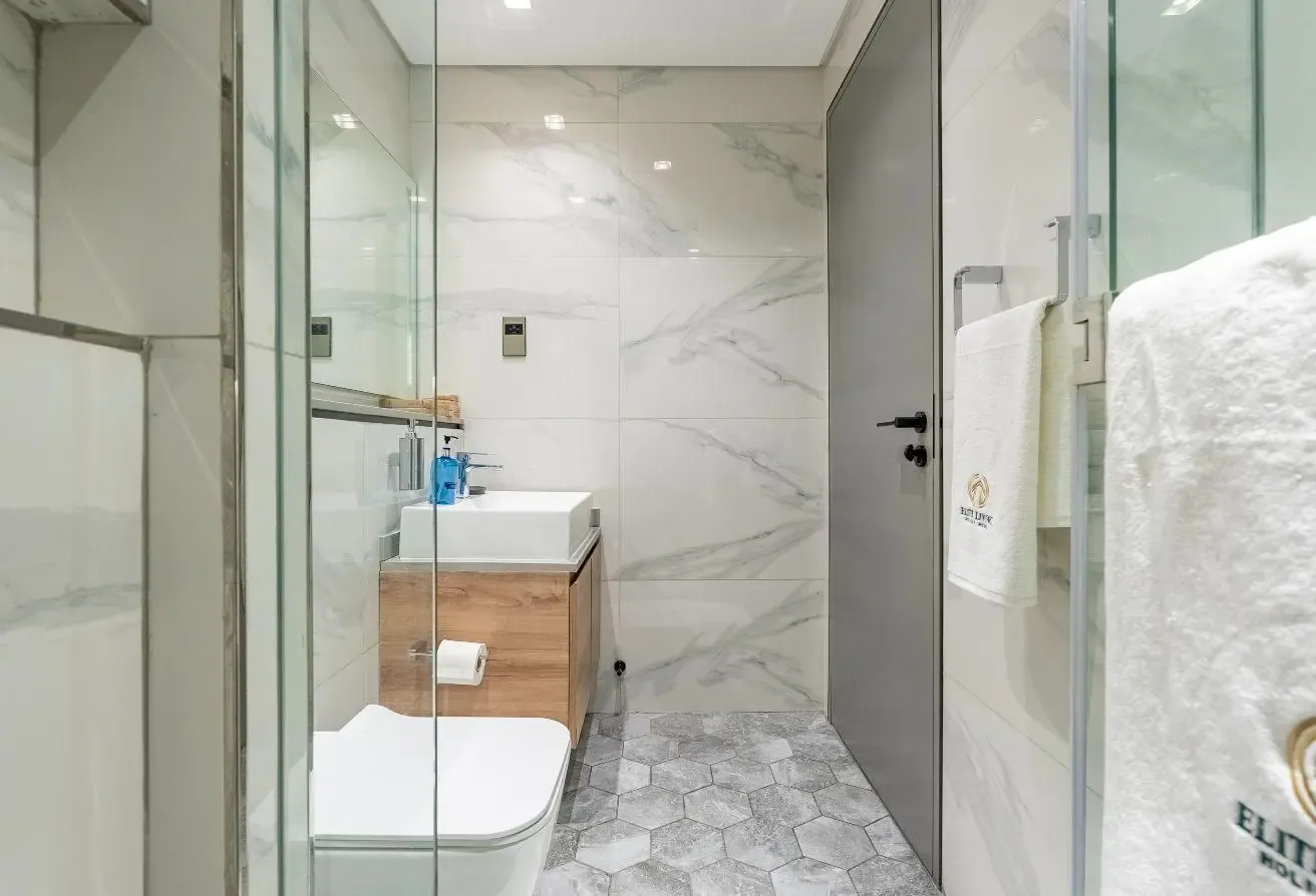 Mag 318 Studio | High Floor | Bright Canal View