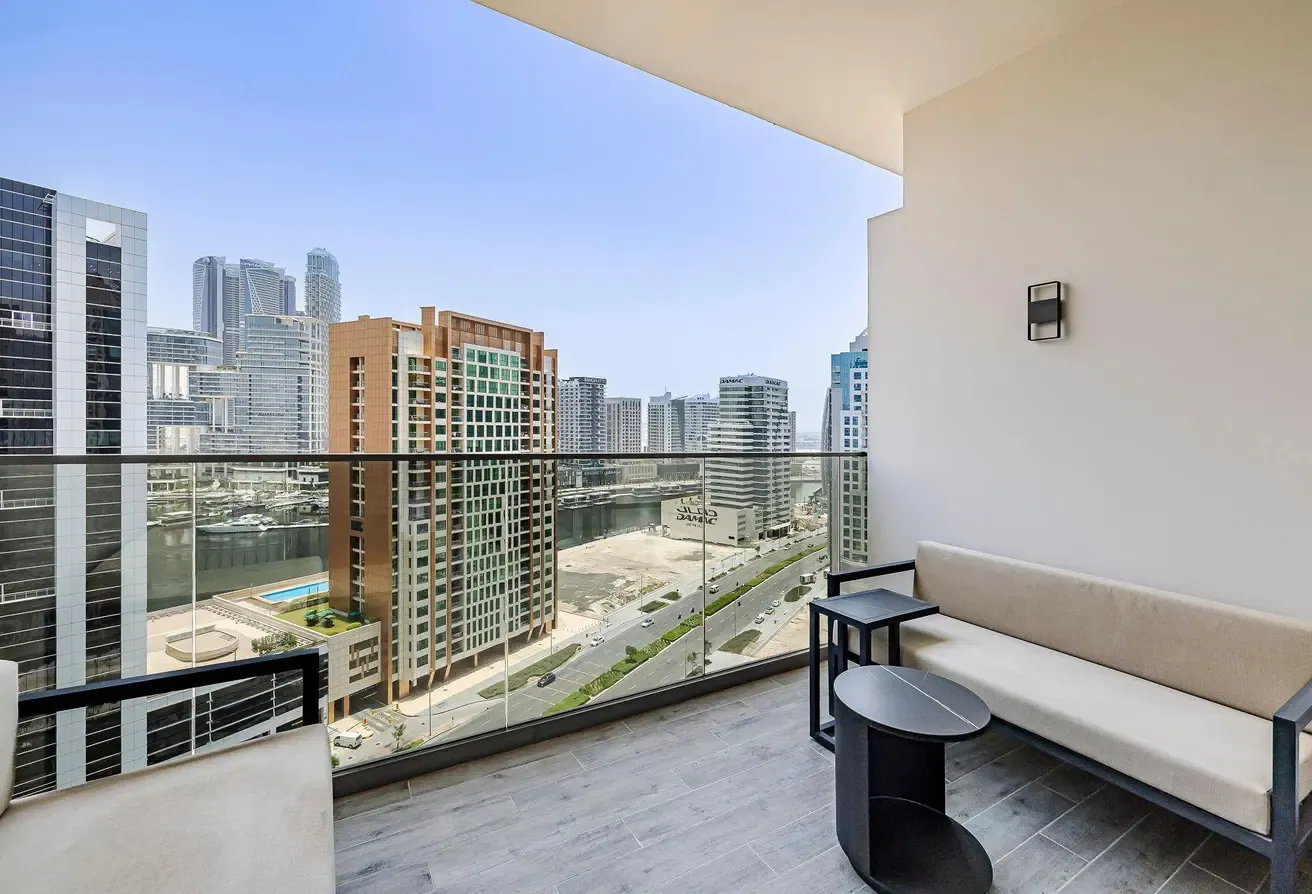 Spacious Studio with Canal View | All Bills Included